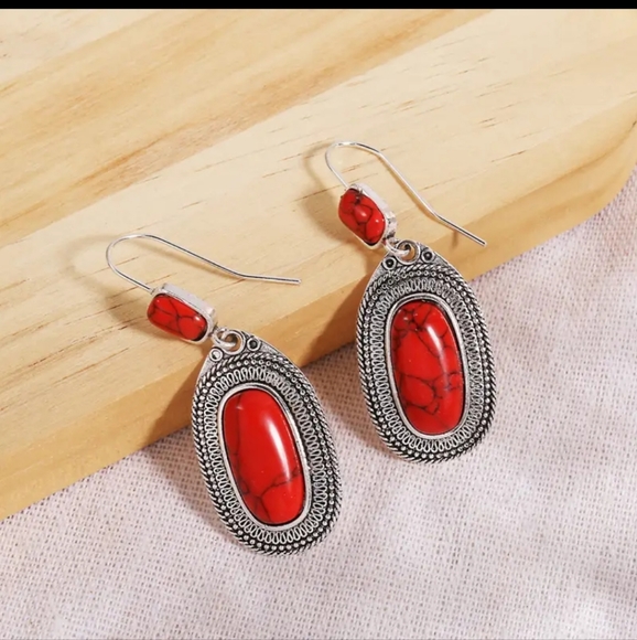 Vintage Drop Earrings Metal Engraved Pattern With Oval Cut Synthetic Gems. - Picture 4 of 6